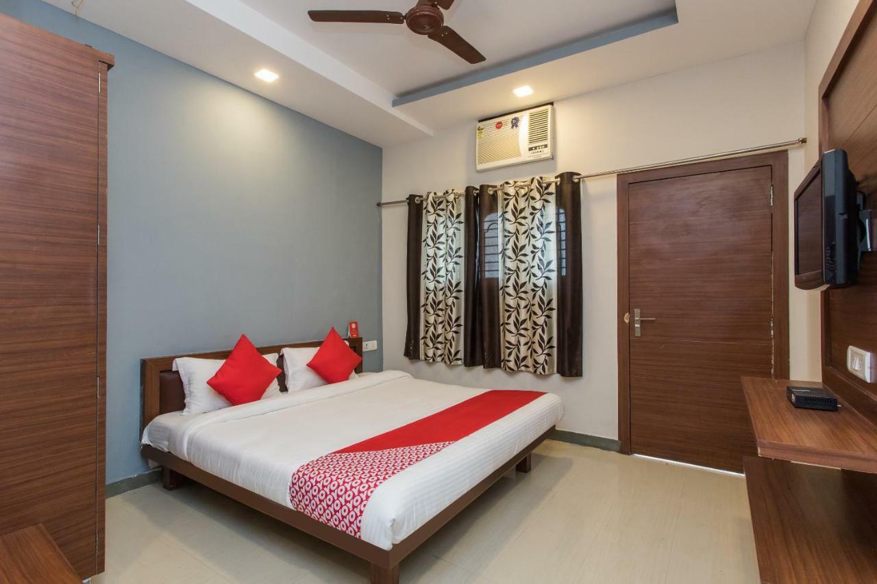 Oyo 17161 Hotel Mahalaxmi Удджайн Экстерьер фото